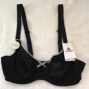 Black lace b.tempt’d by Wacoal bra